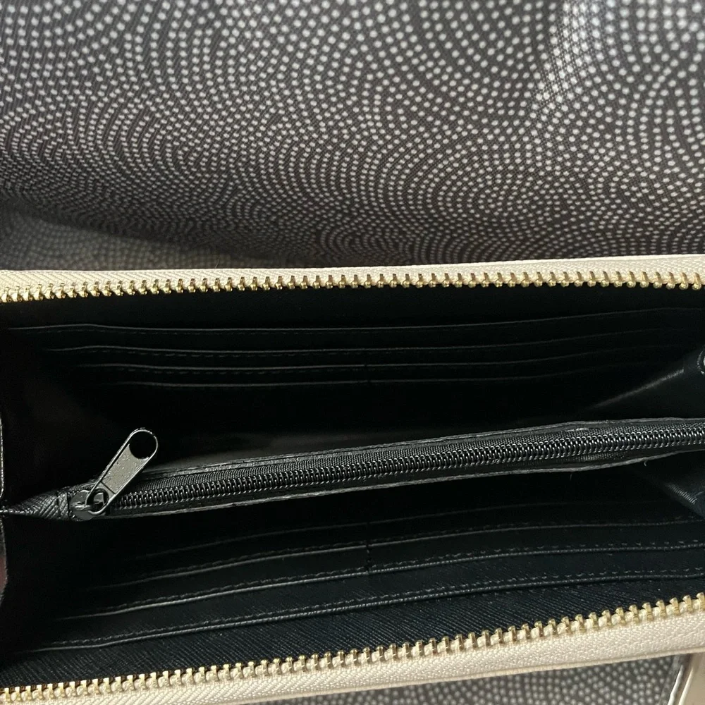 Harry Potter Cream Wallet with Red Seal and Marauder's Map *Make an Offer* - Picture 5 of 5